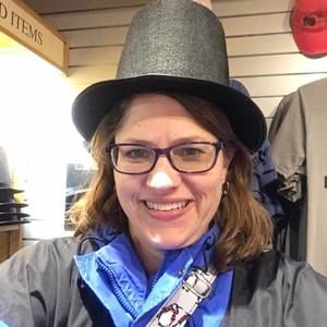 Meet your Posher, Roberta birdie clow